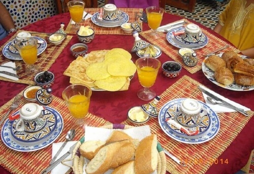 بنسيون Riad Berbèber Boutaghrar