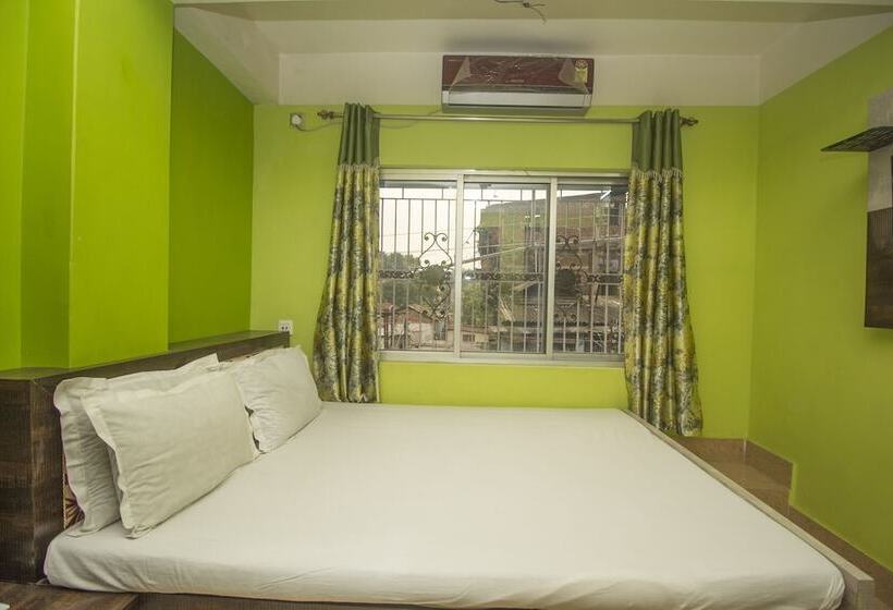 Spot On 38642 Hotel Sarojini Palace