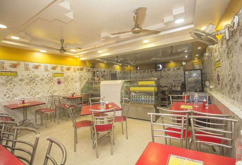 Spot On 38642 Hotel Sarojini Palace