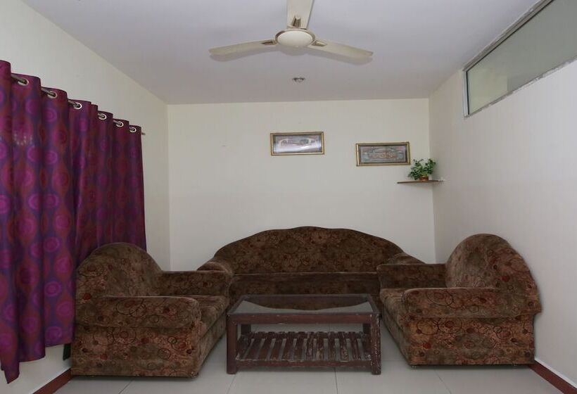 Spot On 44921 Hotel Satkar