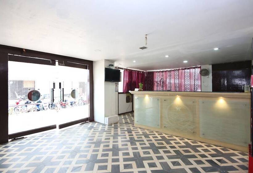 Spot On 44921 Hotel Satkar