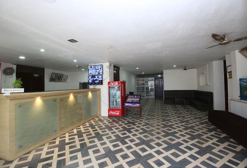 Spot On 44921 Hotel Satkar