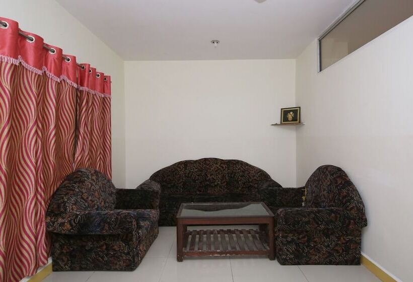 Spot On 44921 Hotel Satkar