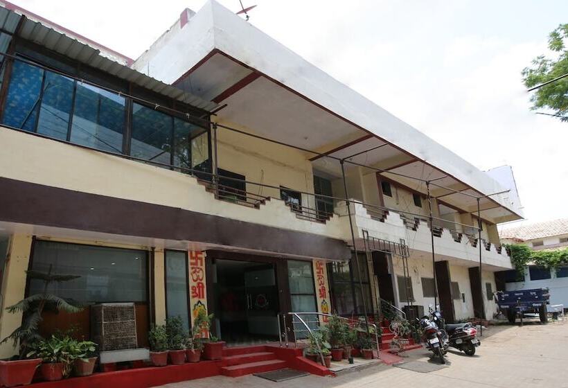 Spot On 44921 Hotel Satkar