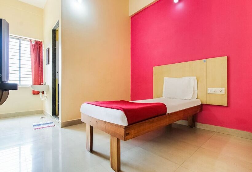 Spot On 49517 Hotel Hoysala Deluxe Lodging & Restaurant