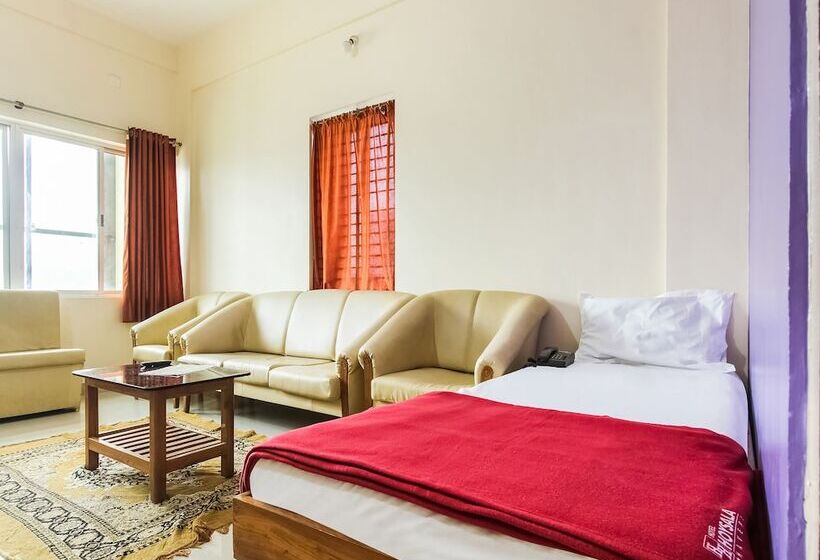 Spot On 49517 Hotel Hoysala Deluxe Lodging & Restaurant