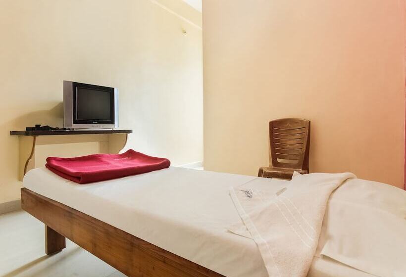 Spot On 49517 Hotel Hoysala Deluxe Lodging & Restaurant