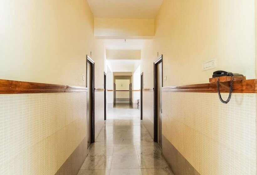 Spot On 49517 Hotel Hoysala Deluxe Lodging & Restaurant