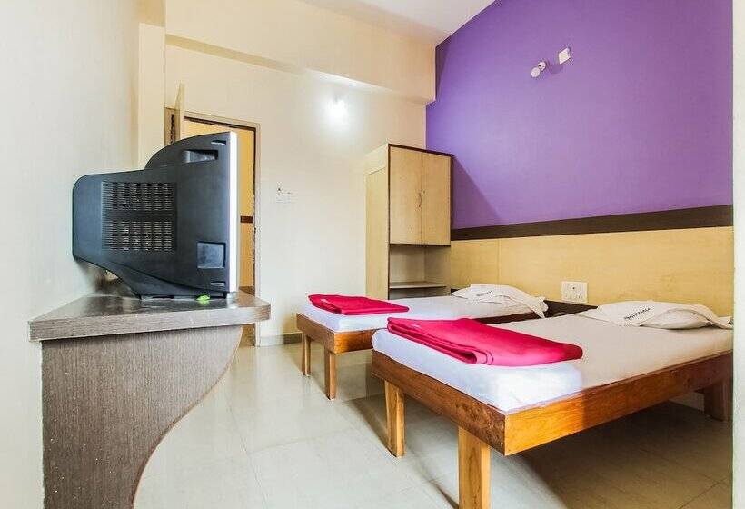 Spot On 49517 Hotel Hoysala Deluxe Lodging & Restaurant