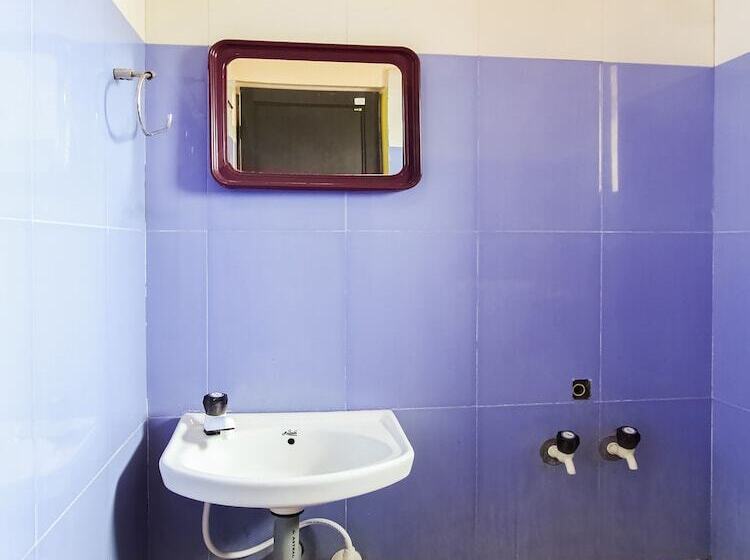 Spot On 49517 Hotel Hoysala Deluxe Lodging & Restaurant