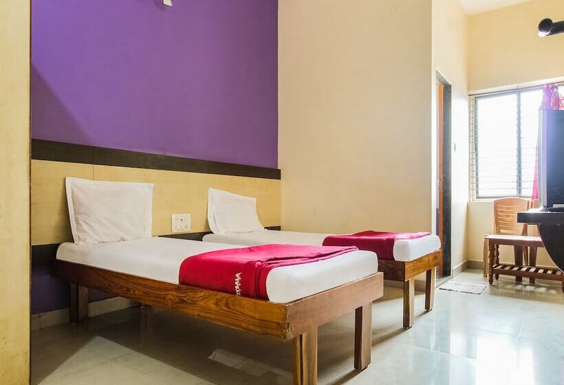 Spot On 49517 Hotel Hoysala Deluxe Lodging & Restaurant