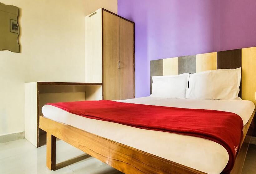 Spot On 49517 Hotel Hoysala Deluxe Lodging & Restaurant