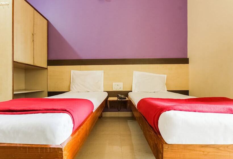 Spot On 49517 Hotel Hoysala Deluxe Lodging & Restaurant