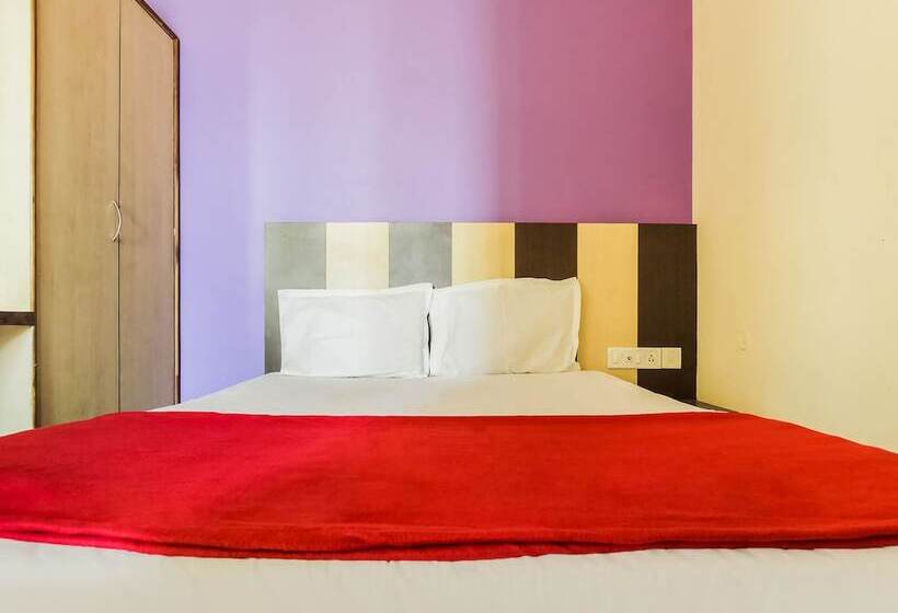 Spot On 49517 Hotel Hoysala Deluxe Lodging & Restaurant