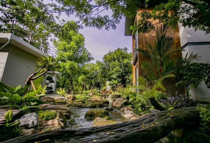 Tolopoti Hotel & Resort