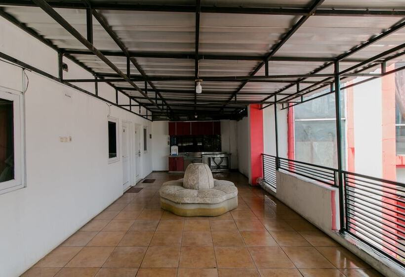 旅馆 Amazon Homestay By Oyo Rooms