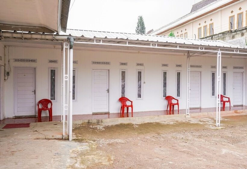 Общежитие Cempaka Homestay By Oyo Rooms