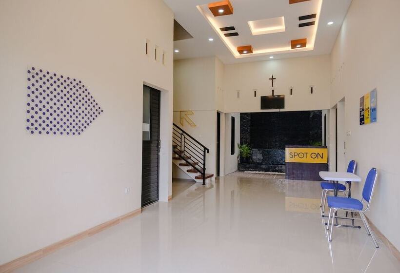 فندق صغير Spot On 2431 Tf Homestay