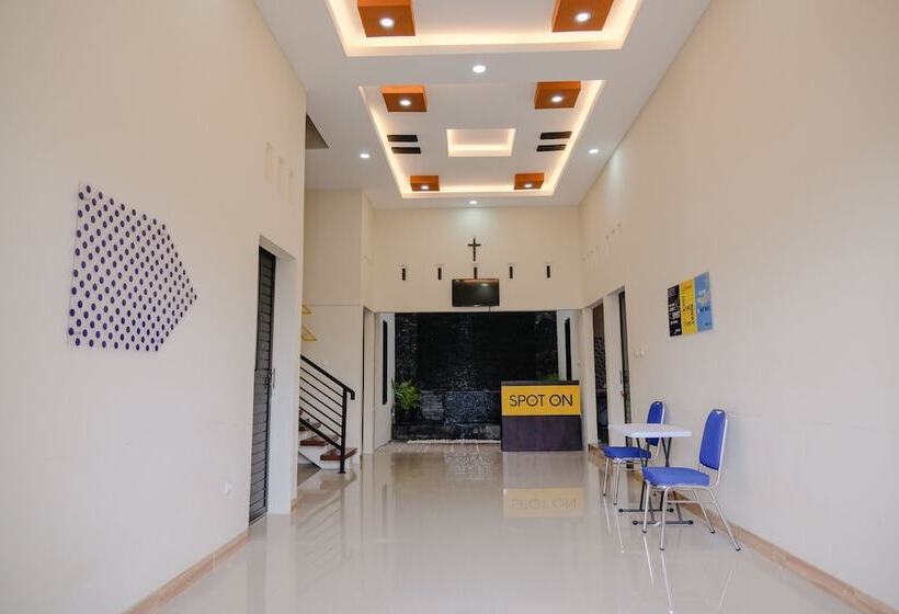 הוסטל Spot On 2431 Tf Homestay