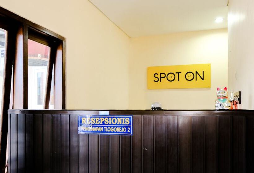 הוסטל Spot On 2448 Hotel Tlogorejo 2