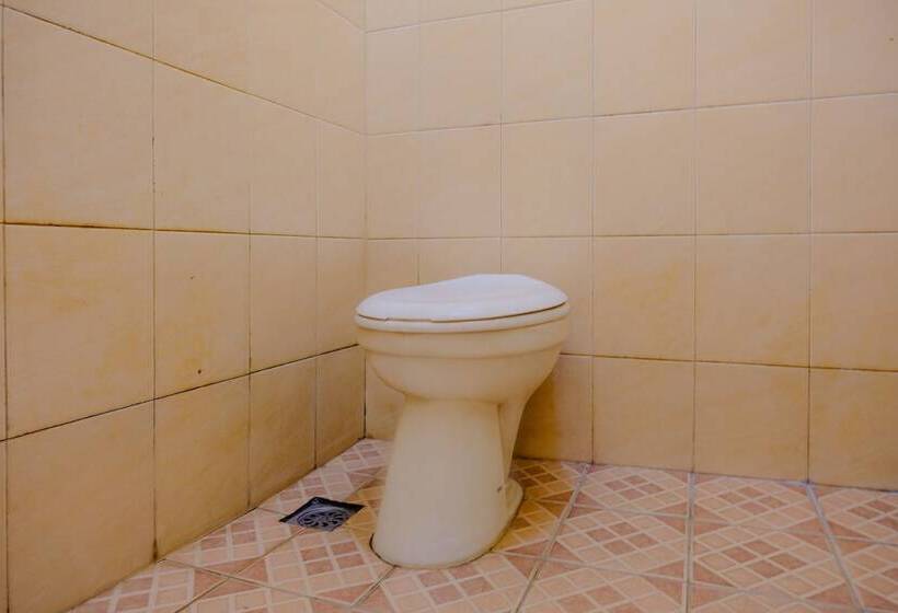 הוסטל Spot On 2448 Hotel Tlogorejo 2