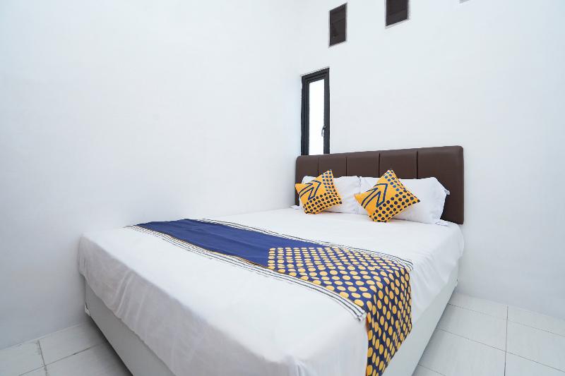 Hostel Spot On 2479 Berkah Residence Syariah