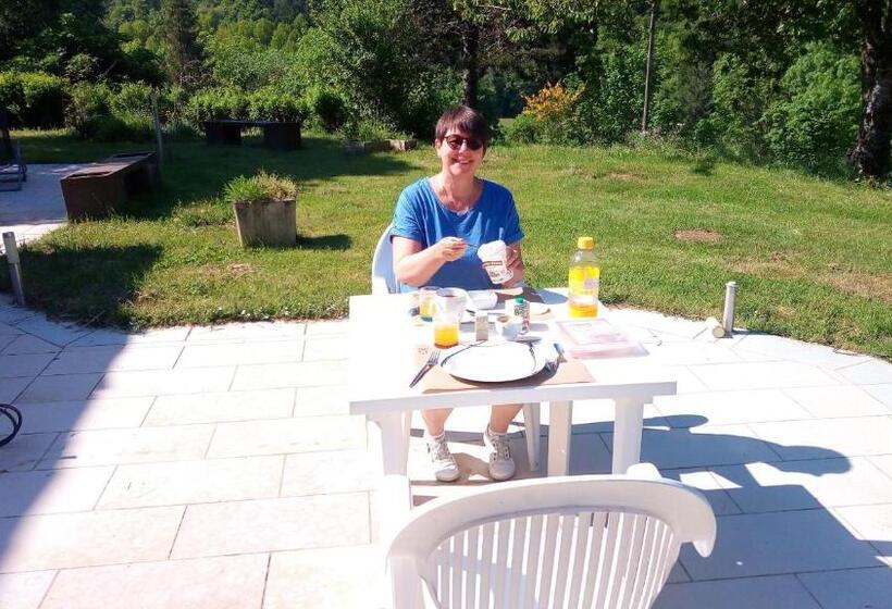 ベッドアンドブレックファースト Chambres Et Table D Hôtes La Combette