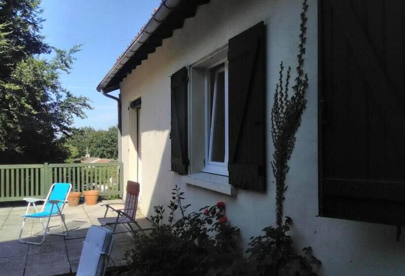 مبيت وإفطار Chez Black And White