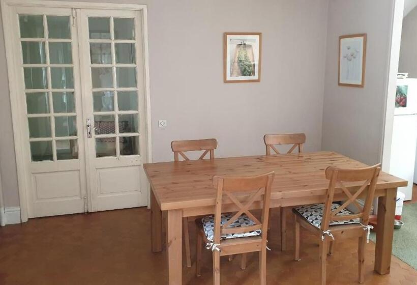 مبيت وإفطار Chez Black And White