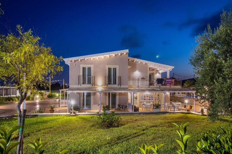 مبيت وإفطار Tramonto Ibleo Resort