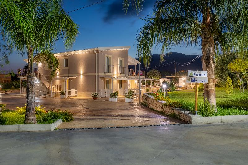 مبيت وإفطار Tramonto Ibleo Resort