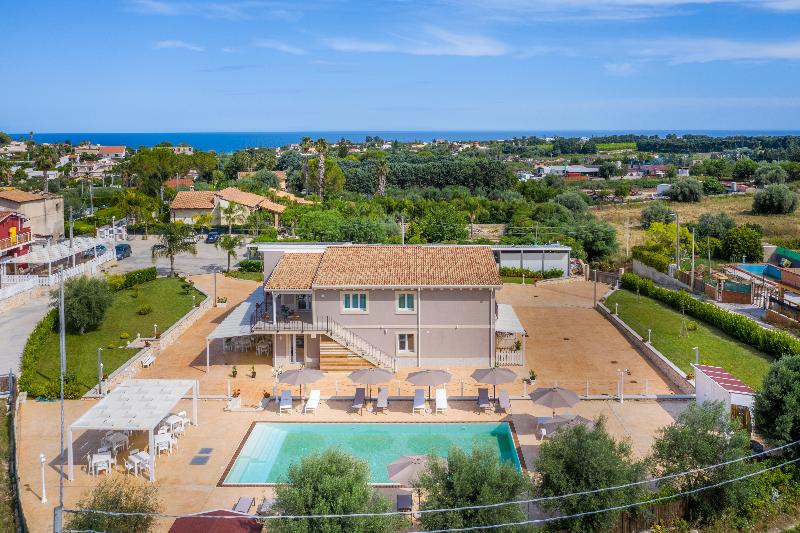 مبيت وإفطار Tramonto Ibleo Resort