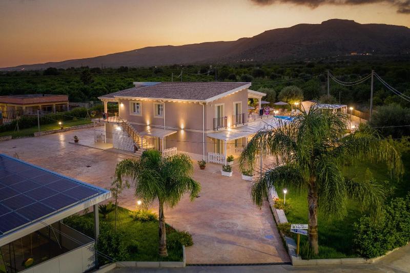 مبيت وإفطار Tramonto Ibleo Resort