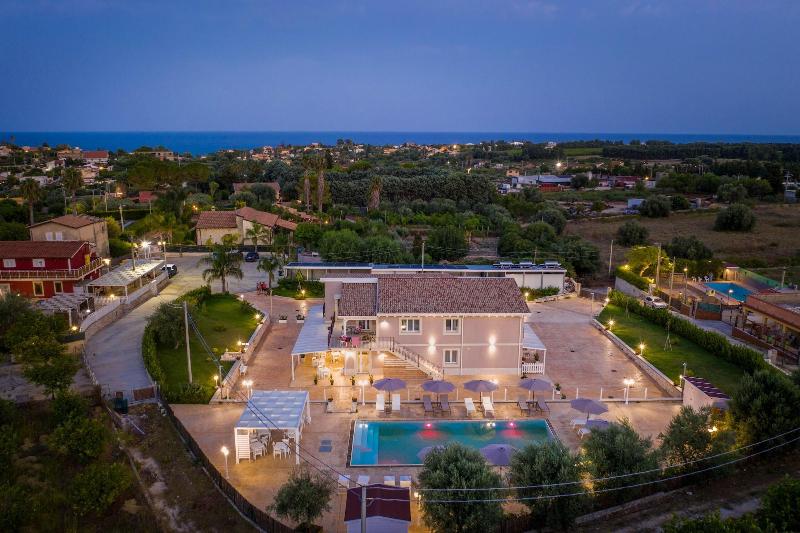 مبيت وإفطار Tramonto Ibleo Resort