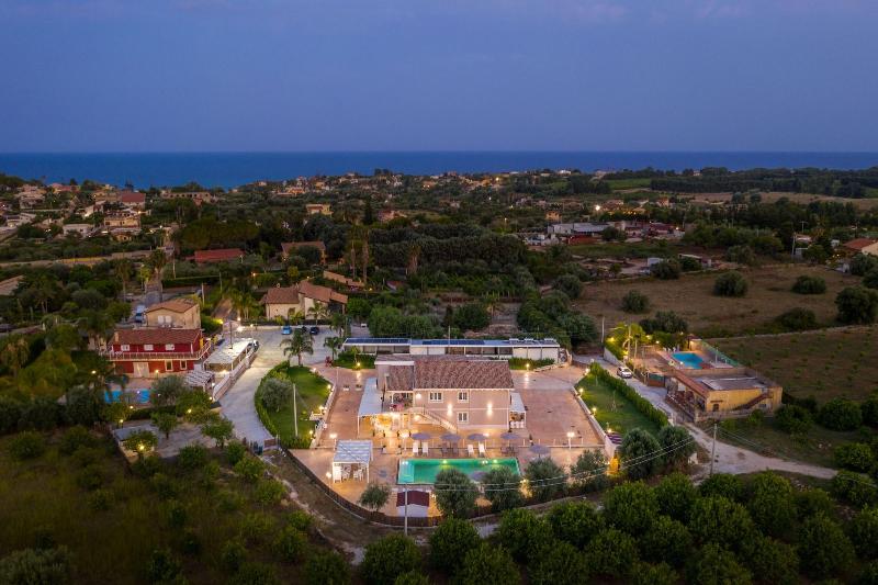 مبيت وإفطار Tramonto Ibleo Resort