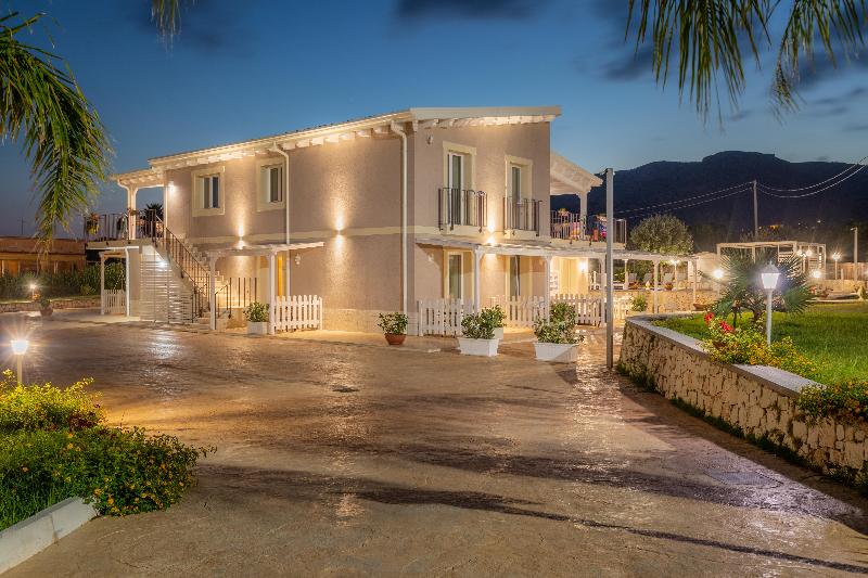 مبيت وإفطار Tramonto Ibleo Resort