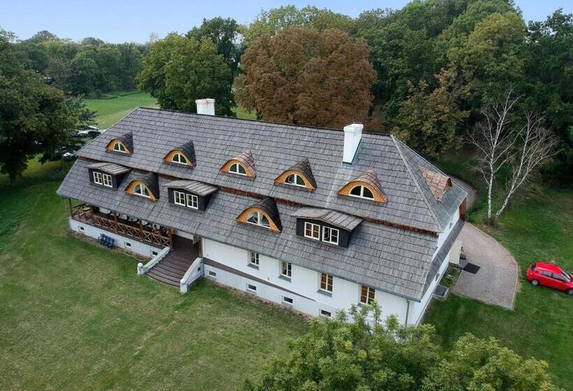 فندق فئة نجمة واحدة Dwór Strzyżew