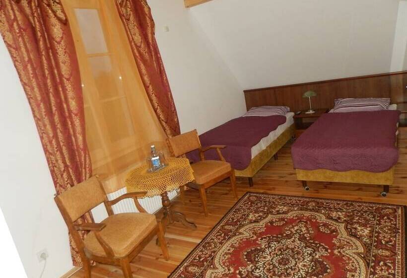 فندق فئة نجمة واحدة Dwór Strzyżew