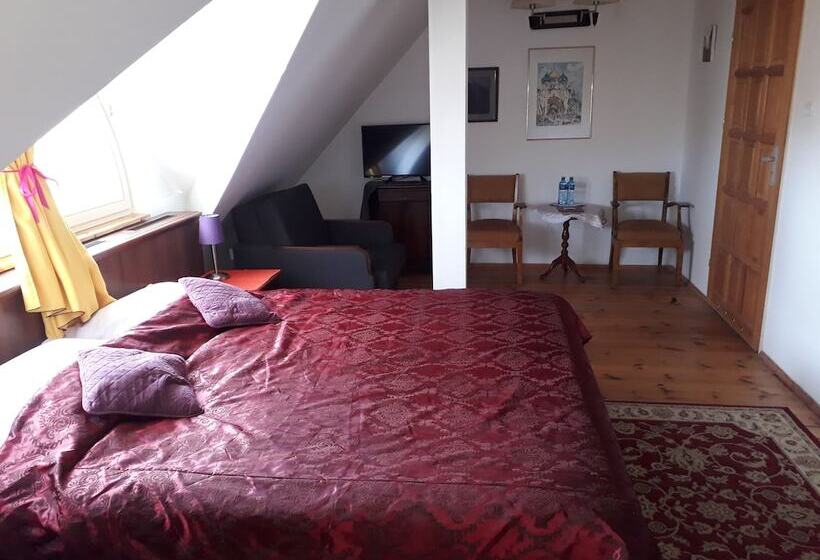 فندق فئة نجمة واحدة Dwór Strzyżew