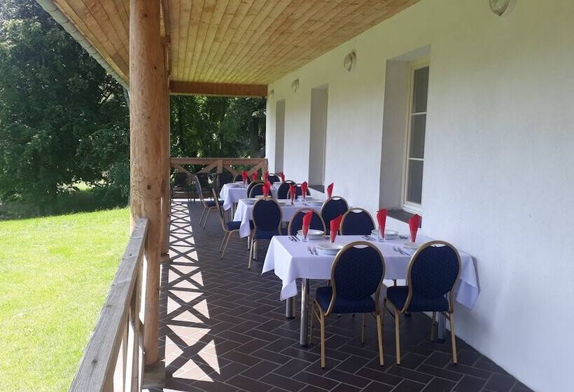 فندق فئة نجمة واحدة Dwór Strzyżew