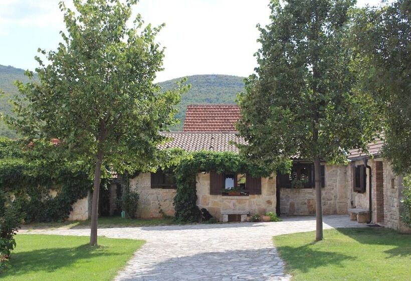 בית מלון כפרי Camping Village Zrmanja