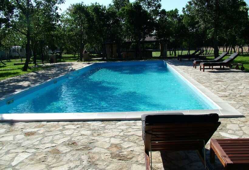 בית מלון כפרי Camping Village Zrmanja