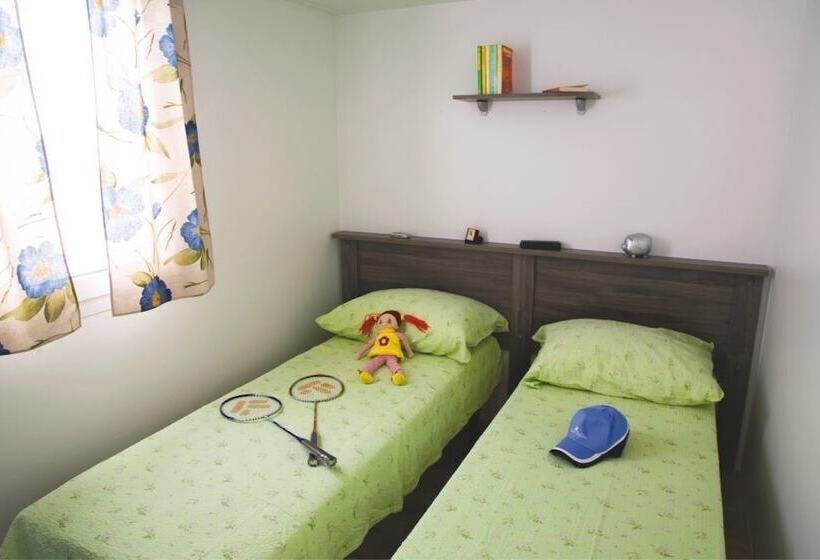 בית מלון כפרי Camping Village Zrmanja