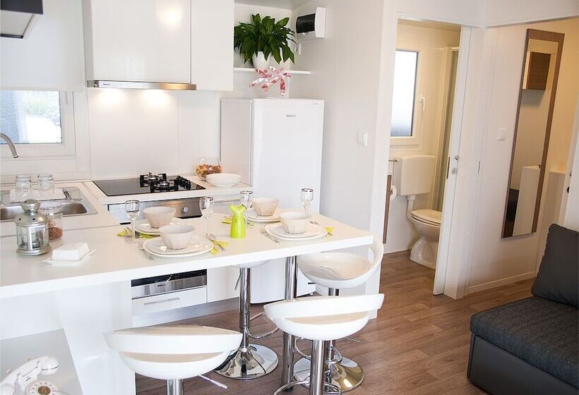 בית מלון כפרי Camping Village Zrmanja