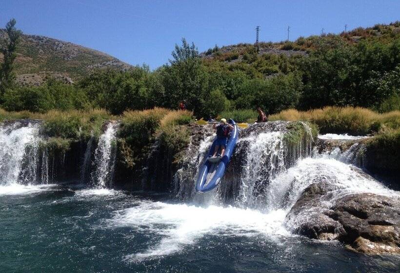 בית מלון כפרי Camping Village Zrmanja