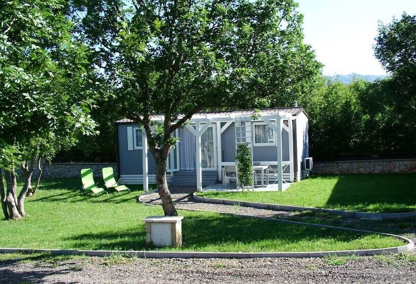 בית מלון כפרי Camping Village Zrmanja