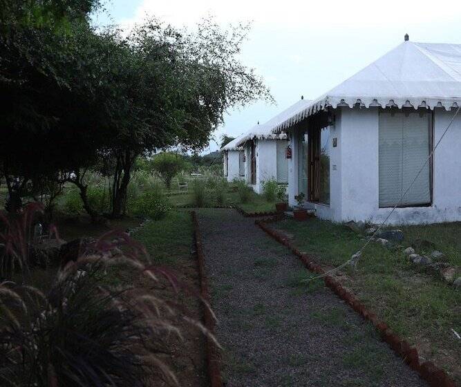 בית מלון כפרי Chandraprabha Resort   Jawai