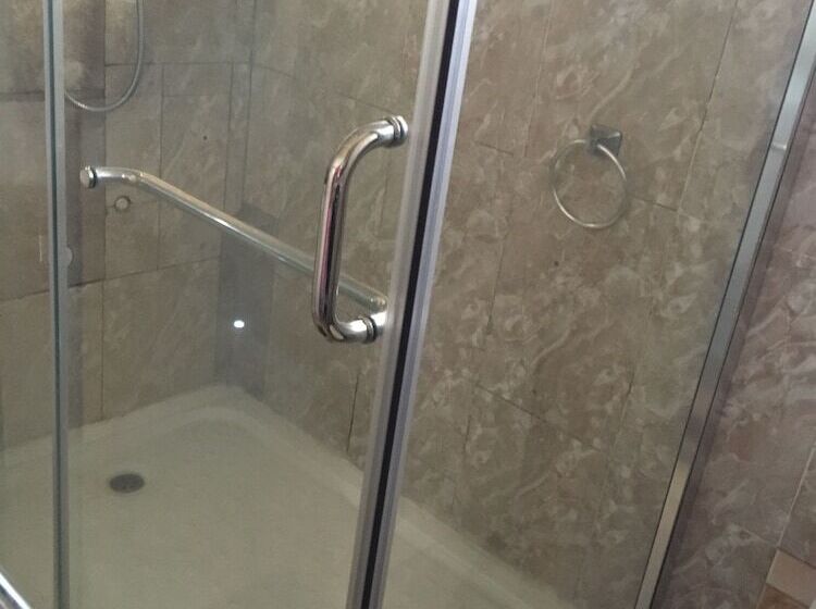 هتل Chrisma Courts