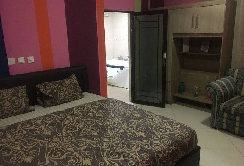 هتل Chrisma Courts