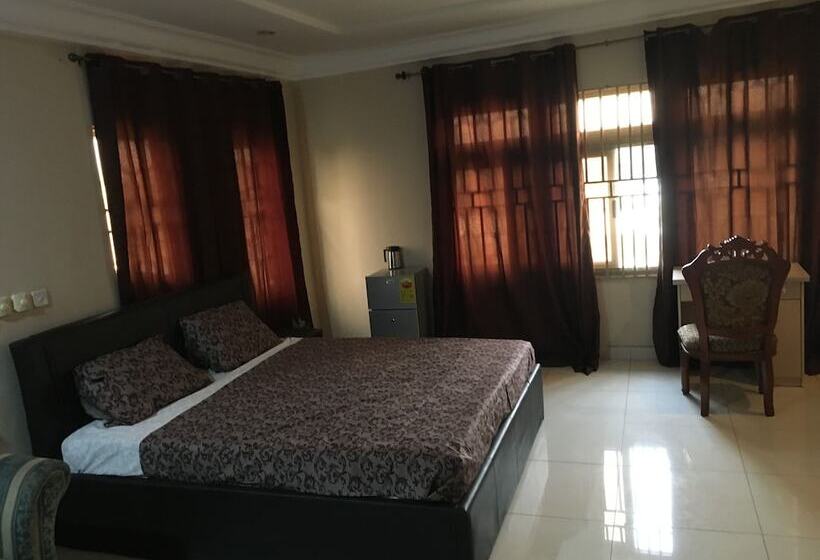 هتل Chrisma Courts